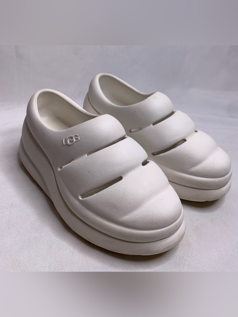 UGG Sport Yeah Clog in white size 9 comfortable platform slip on shoe